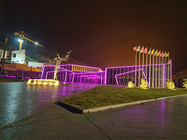 城市亮化是现代城市建设的重要组成部分，它不仅可以美化城市的夜景，还能提升城市的整体形象。随着科技的不断进步，城市亮化也得到了更多的关注和创新。本文将介绍一些关于城市亮化的创意和技术，帮助读者了解秦州城市亮化的重要性以及如何进行秦州城市亮化的规划和实施。